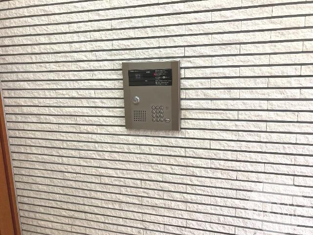 21/30 エントランス
