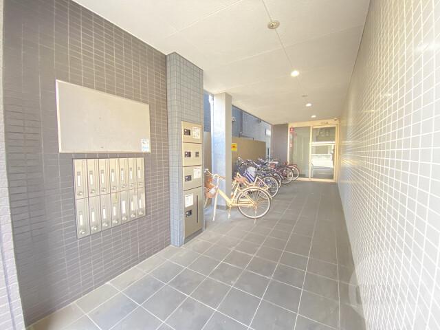 18/30 エントランス