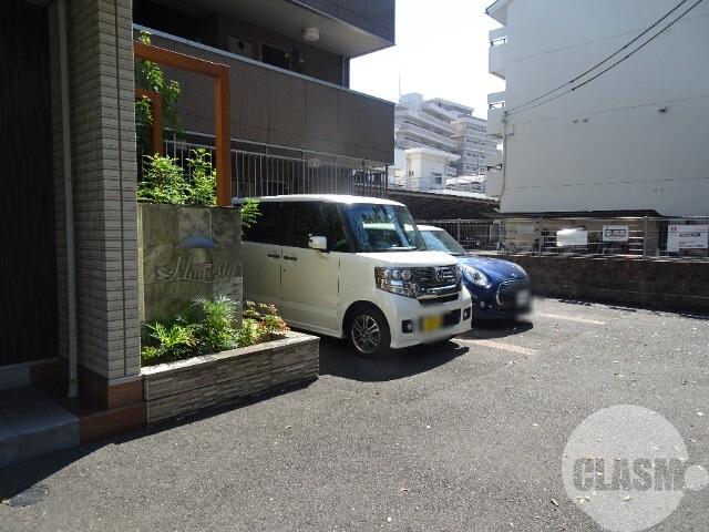 23/30 駐車場