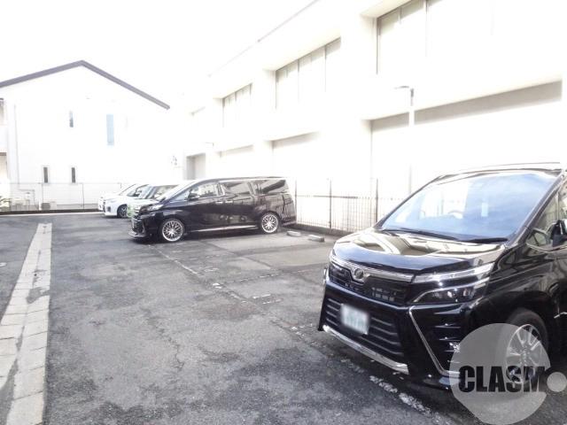23/30 駐車場