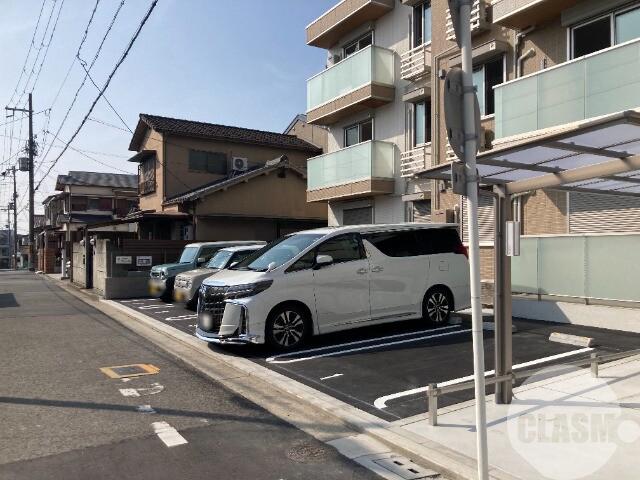 23/30 駐車場