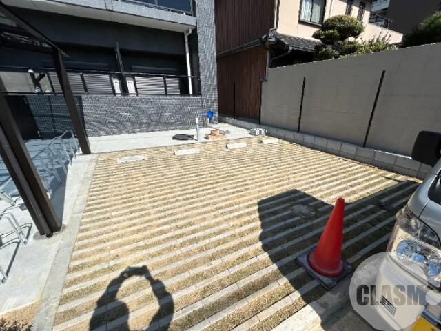 21/28 駐車場