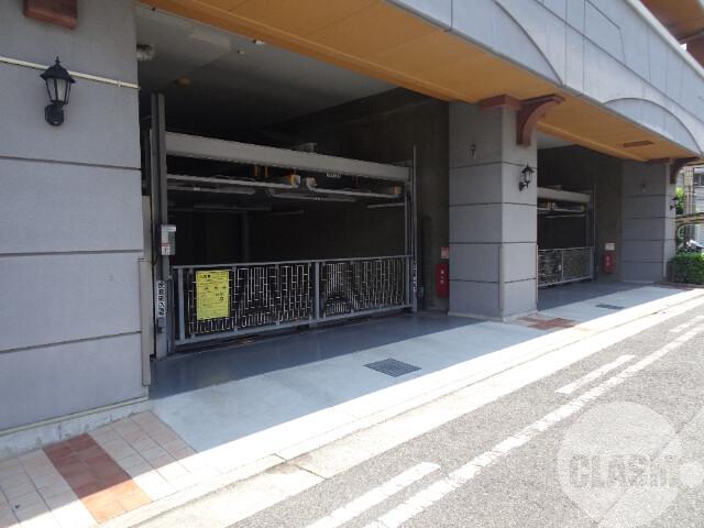 23/30 駐車場
