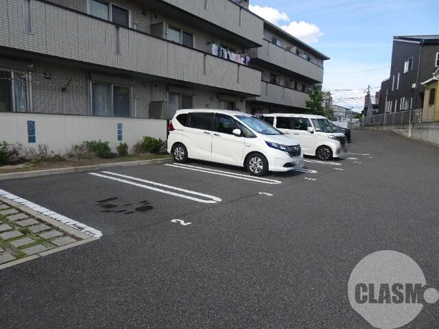 22/28 駐車場