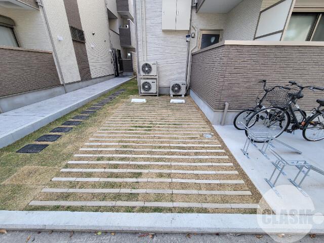 23/28 駐車場