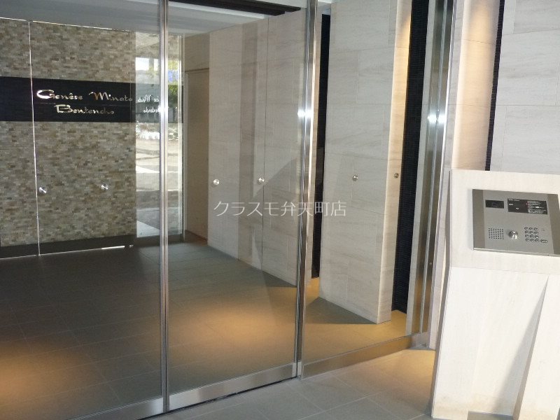 14/20 エントランス