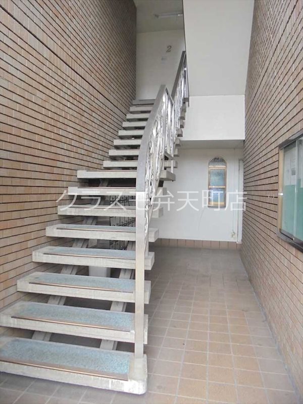 15/23 エントランス