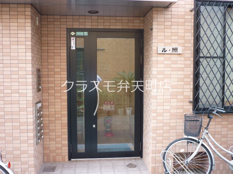 15/23 エントランス