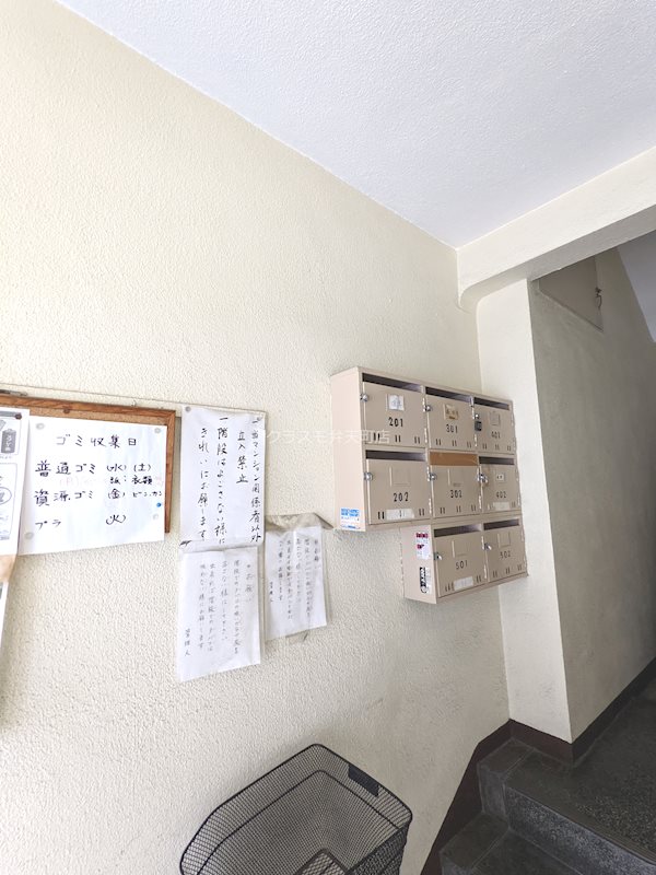 16/23 エントランス