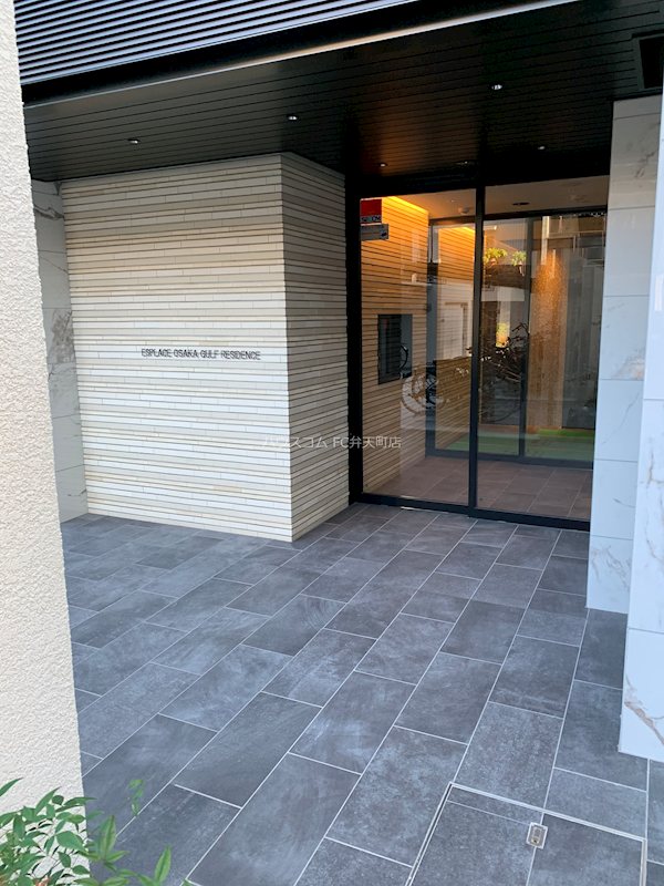 18/23 エントランス