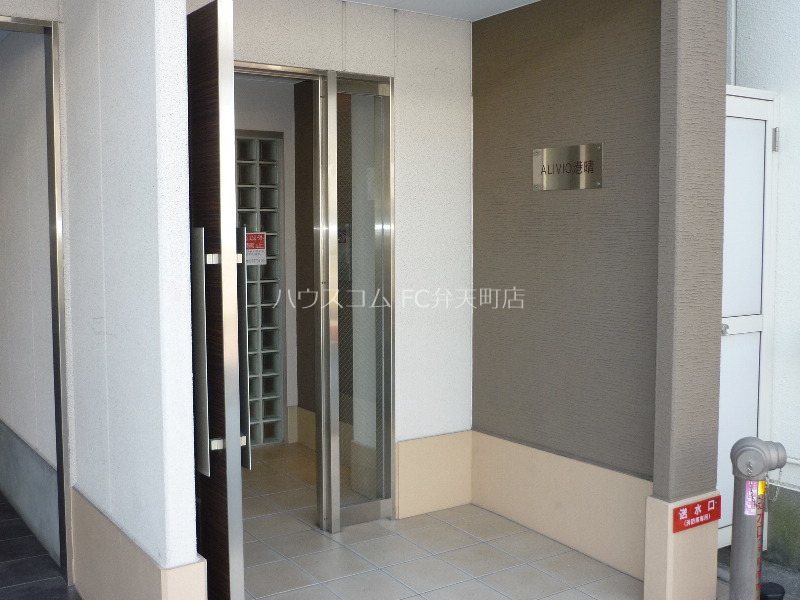 18/23 エントランス