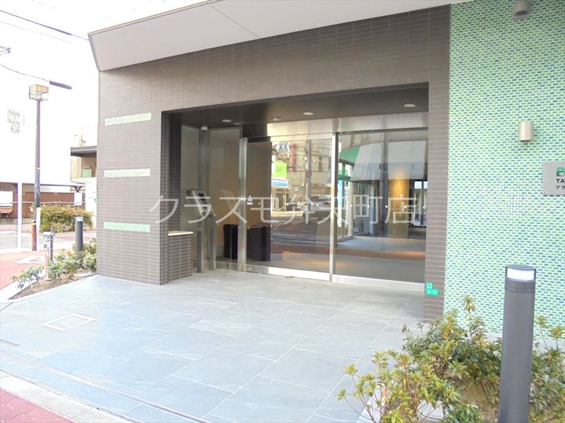 26/30 エントランス