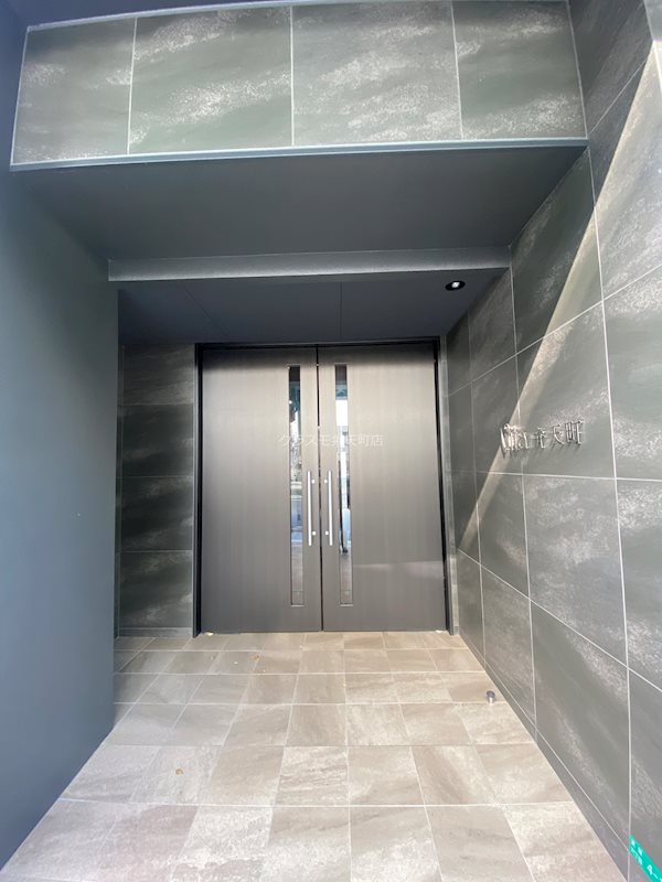 20/26 エントランス