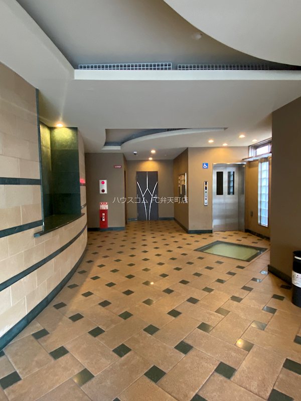 18/23 エントランス