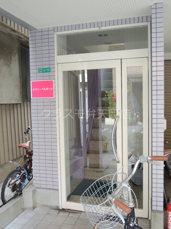 16/19 エントランス