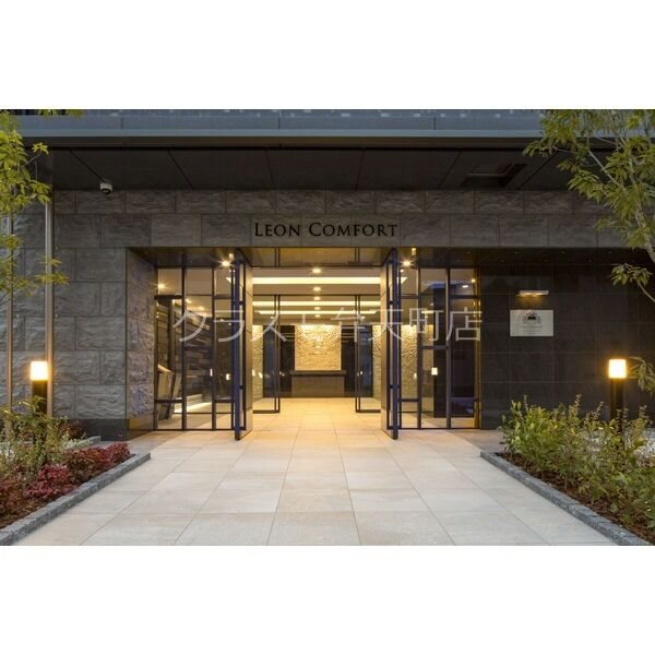 22/27 エントランス