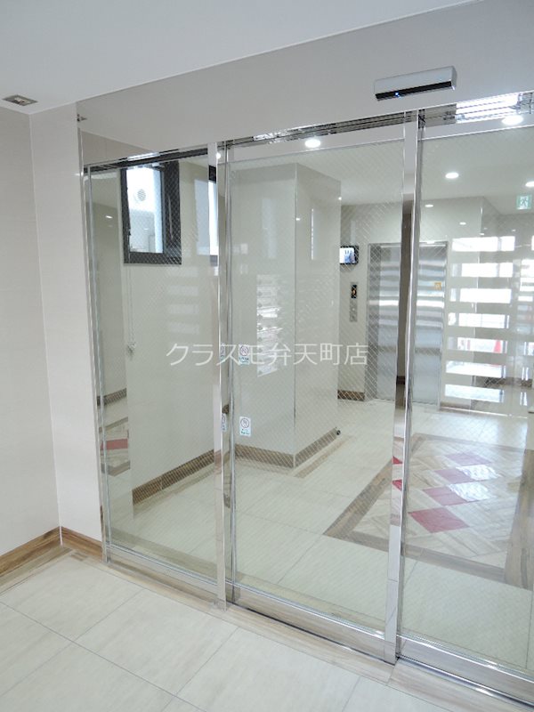 22/28 エントランス