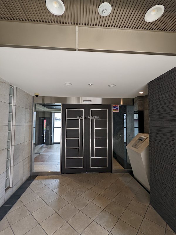 15/23 エントランス