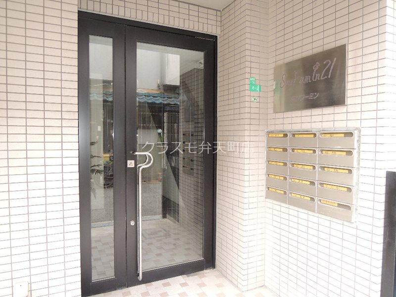 18/25 エントランス