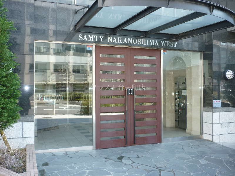 16/20 エントランス