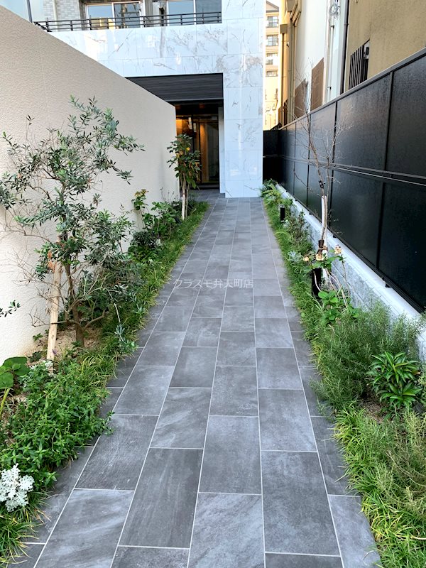 24/30 エントランス