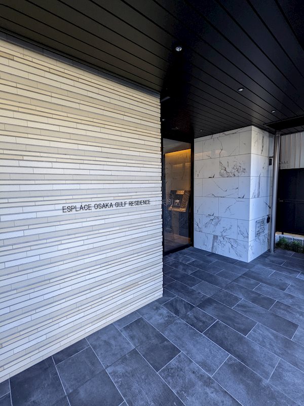 23/30 エントランス