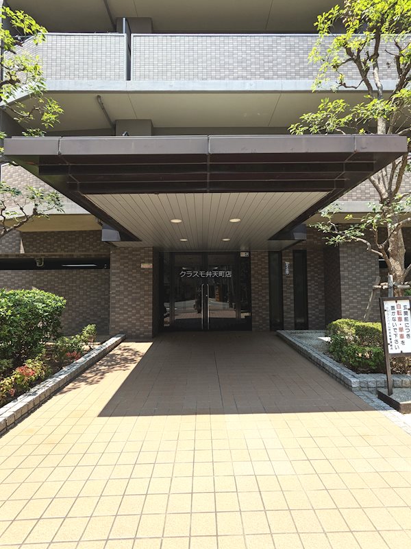 18/22 エントランス