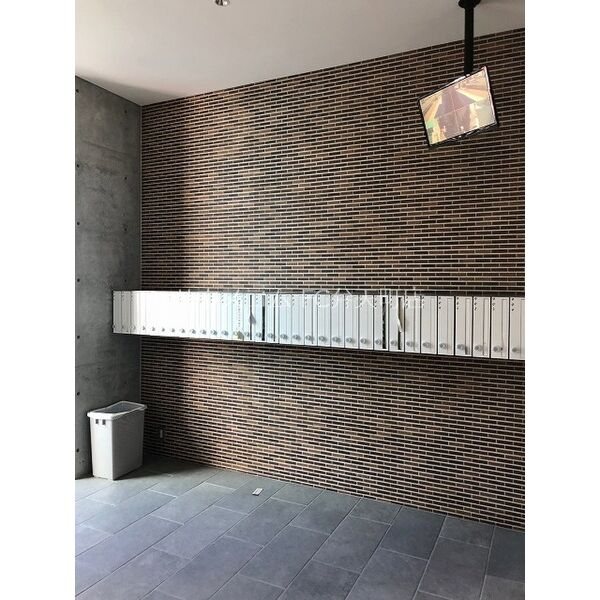 18/23 エントランス