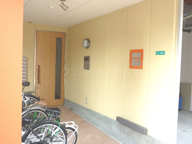 16/21 エントランス