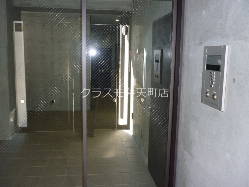 17/27 エントランス