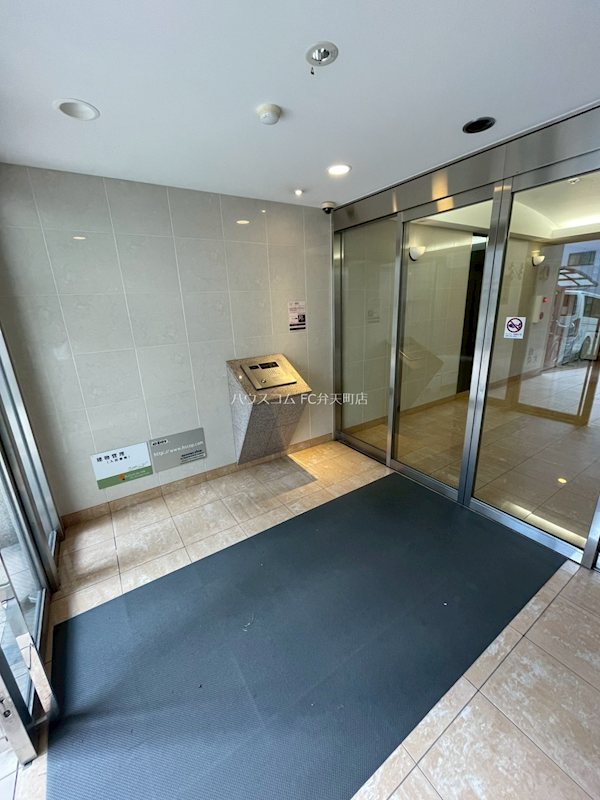 18/23 エントランス