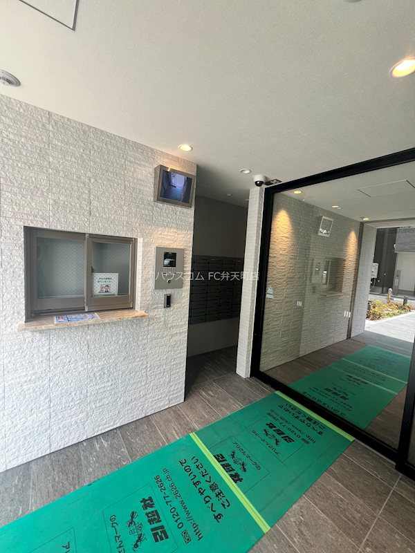 24/30 エントランス