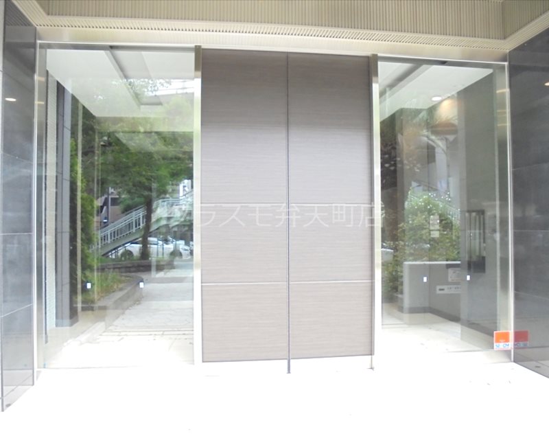 22/30 エントランス