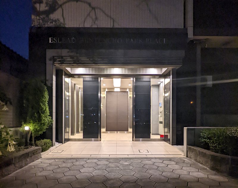 21/30 エントランス