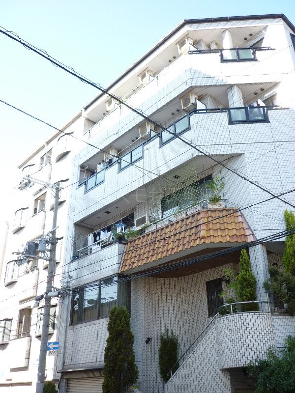 18/23 エントランス