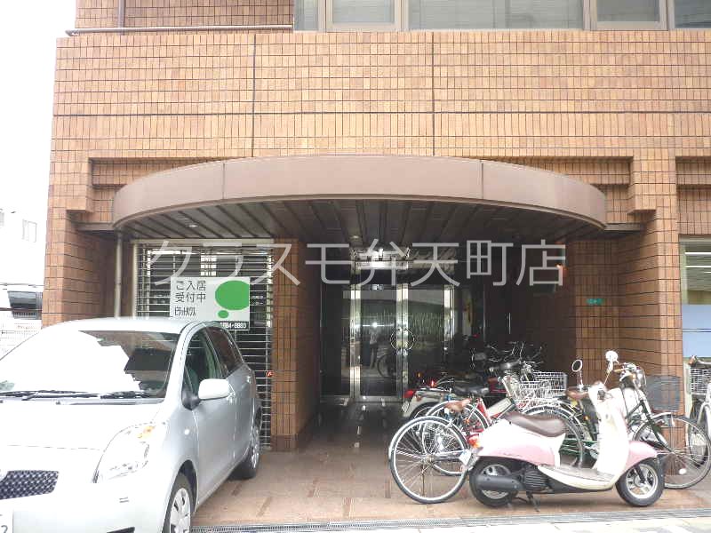 16/21 エントランス