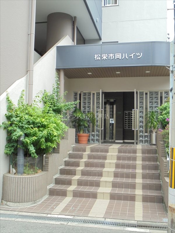 16/21 エントランス