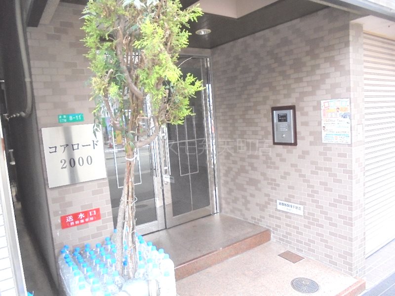 18/23 エントランス