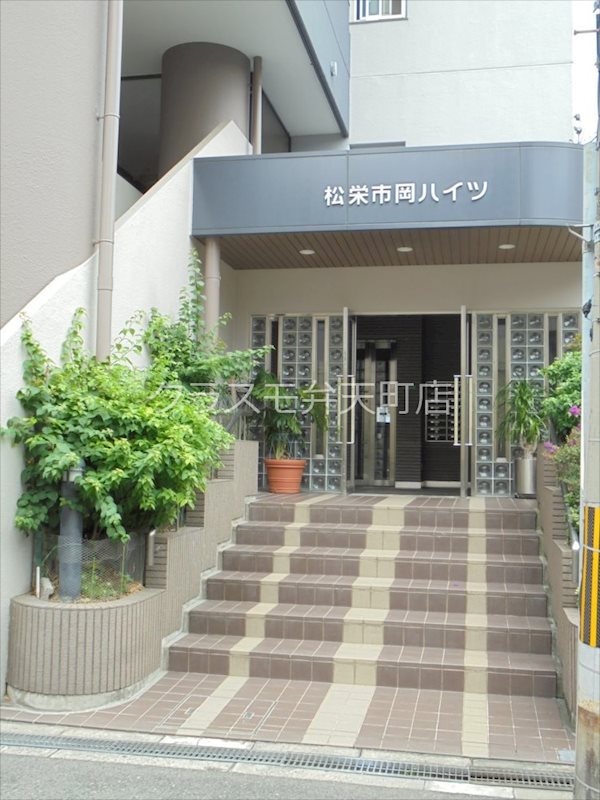 16/21 エントランス