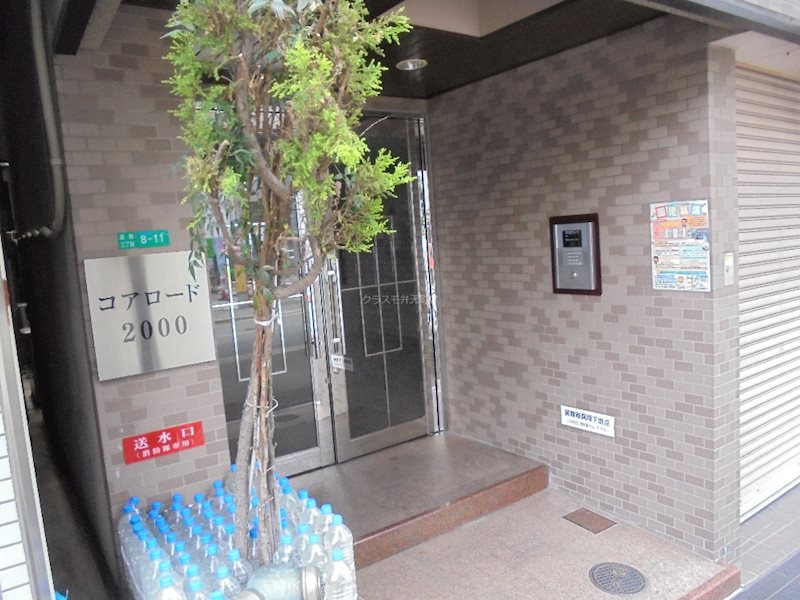 16/21 エントランス