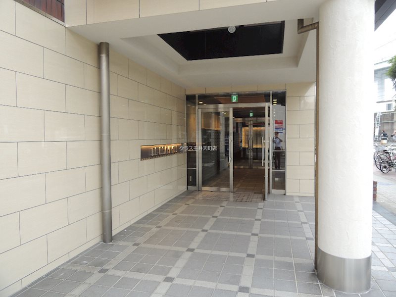 16/21 エントランス