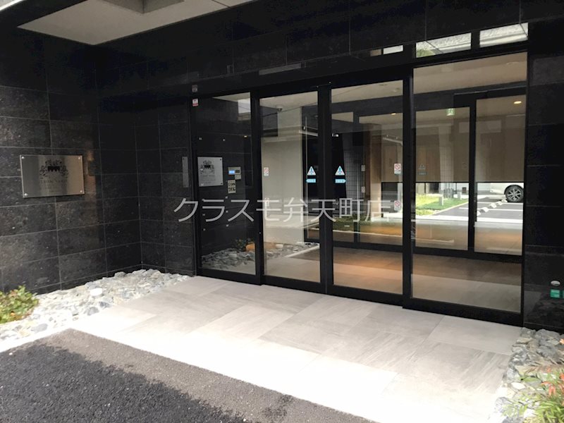 22/27 エントランス