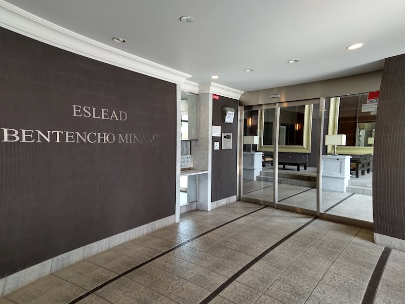 16/21 エントランス