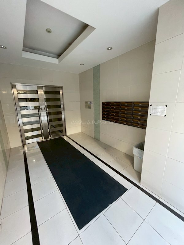 23/29 エントランス