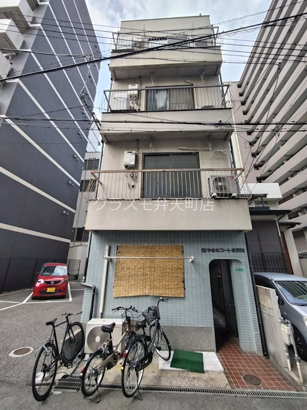 18/23 エントランス