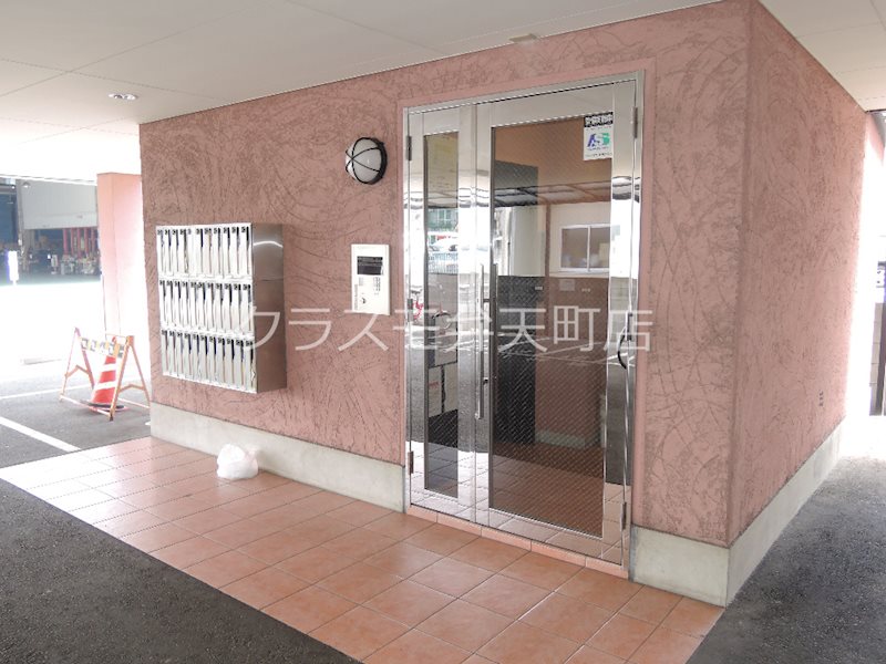 17/23 エントランス