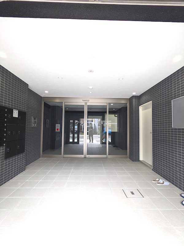 24/30 エントランス