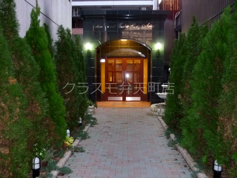 24/30 エントランス