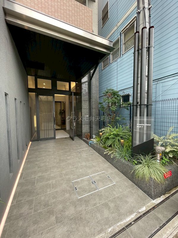 24/30 エントランス