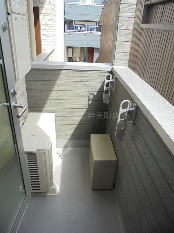 13/18 バルコニー